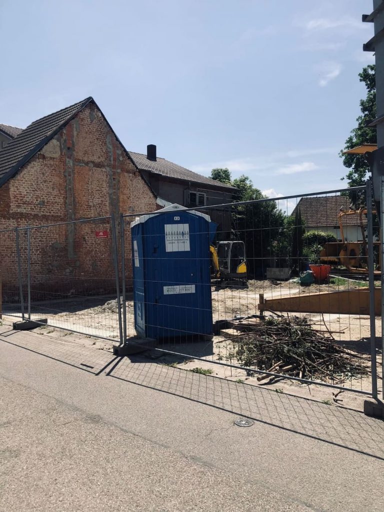 Blaue Miettoilette fuer bau Bayern WC Dixis f&uuml;r Bayern
