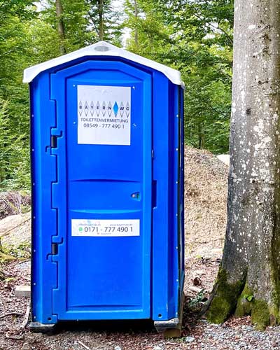 toilettenkabine-fuer-wildpark-niederbayern